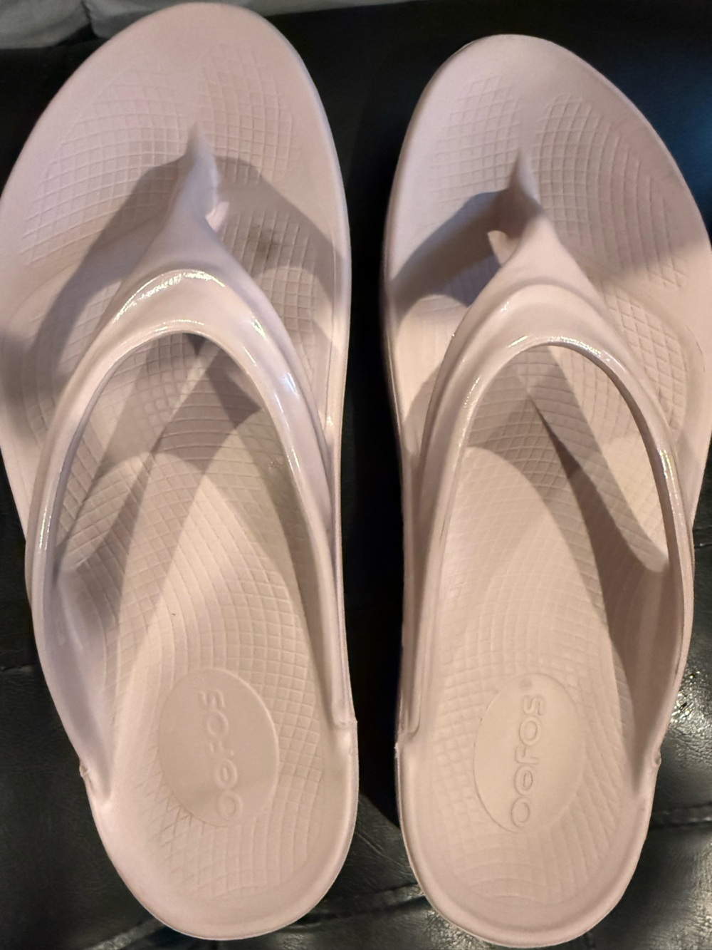 OOFOS Women's Pale Pink Thong Sandals